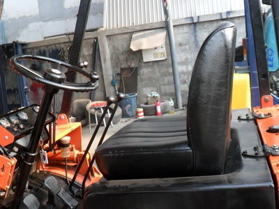 รถยกโฟร์คลิฟท์MITSUBISHI:2ตัน:เบนซินติดแก๊สเครื่องดีเกียร์ดีราคา155000บาทด่วนๆๆๆๆ