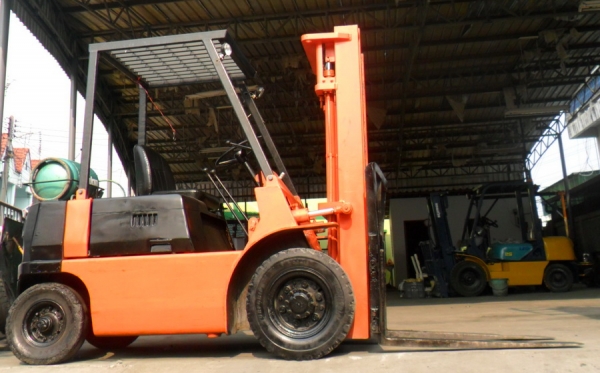 รถยกโฟร์คลิฟท์MITSUBISHI:2ตัน:เบนซินติดแก๊สเครื่องดีเกียร์ดีราคา155000บาทด่วนๆๆๆๆ
