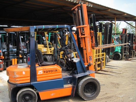 รถยกโตโยต้าจากญี่ปุ่น สภาพดี ขนาด 2.5 ตัน ดีเซล 1Z