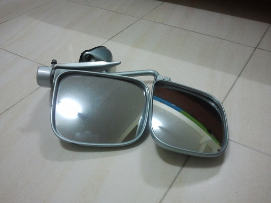 รถตู้หัวจรวด