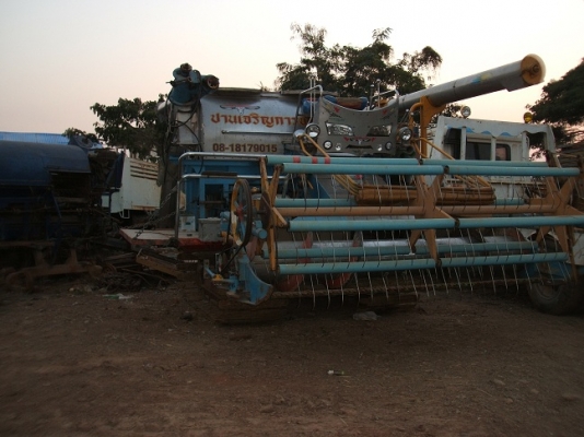 ขายด่วน รถเกี่ยวข้าว ปานเจริญ อุ้ม 2554 ปลายปี  ตัวเดิน 12HT ปั้มไดกิ้นเบอร์ 23 โซ่ D2 ยาว 47 ข้อ  เครื่องยนต์ฮีโน่ 270 แรง  J08D สภาพ 85\%  ต้องการขาย เลิกกิจการ  วันที่ซื้อ 9 ตุลาคม 2554