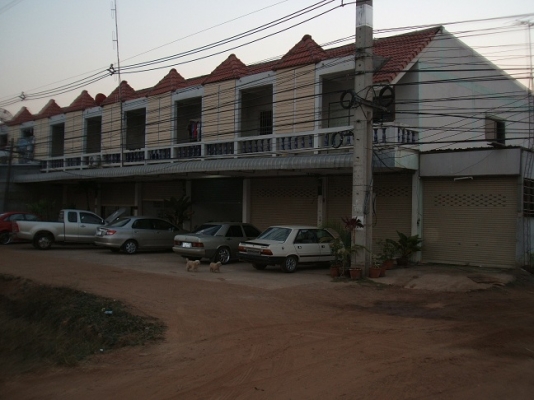 ขายด่วน อาคารพาณิชย์ 2 ชั้น 2 ห้องนอน  พื้นหินอ่อนทั้ง 2 ชั้น  พื้นที่ 4 x 20 เมตร  จำนวน 40 ตร.ม.