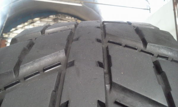 ขายยาง31x10.5R15 Silverstone ปี09 เส้นละ1200