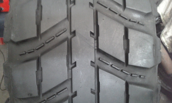 ขายยาง31x10.5R15 Silverstone ปี09 เส้นละ1200