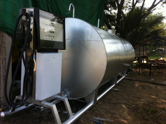 ขายถังน้ำมัน 9000 ลิตร สภาพใหม่ พร้อม หัวจ่าย ลดราคาแล้ว 75000 ขายถังน้ำมัน 9000 ลิตร สภาพใหม่ พร้อม หัวจ่าย ลดราคาแล้ว 75000