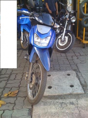 zx 130 เครื่องดี สตาร์ทมือมีเล่มโอนได้ครับสภาพตามรูป 9,500