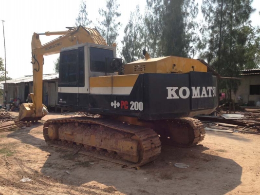 Komatsu PC200-3 เดิม ๆ สีใหม่ ปั้มใหม่ ช่วงล่างเต็ม แอร์เย็น เอกสารเล่ม