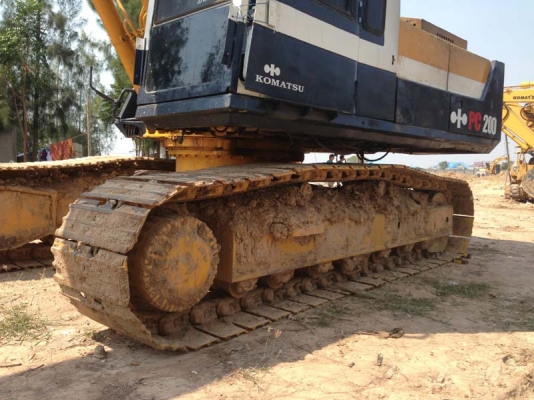Komatsu PC200-3 เดิม ๆ สีใหม่ ปั้มใหม่ ช่วงล่างเต็ม แอร์เย็น เอกสารเล่ม