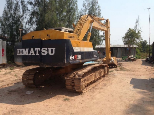 Komatsu PC200-3 เดิม ๆ สีใหม่ ปั้มใหม่ ช่วงล่างเต็ม แอร์เย็น เอกสารเล่ม