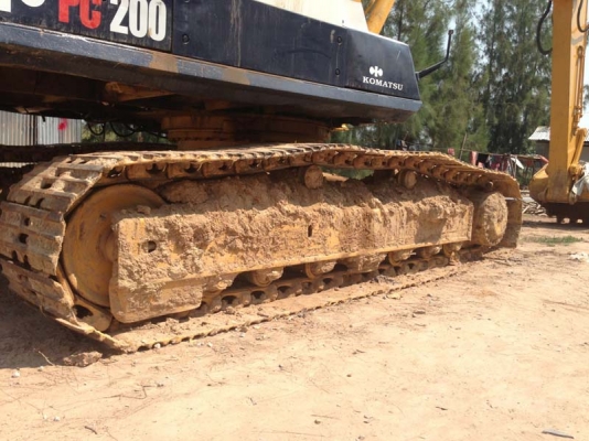 Komatsu PC200-3 เดิม ๆ สีใหม่ ปั้มใหม่ ช่วงล่างเต็ม แอร์เย็น เอกสารเล่ม