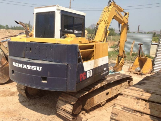 Komatsu PC200-3 เดิม ๆ สีใหม่ ปั้มใหม่ ช่วงล่างเต็ม แอร์เย็น เอกสารเล่ม