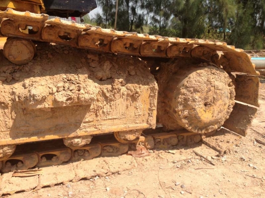 Komatsu PC200-3 เดิม ๆ สีใหม่ ปั้มใหม่ ช่วงล่างเต็ม แอร์เย็น เอกสารเล่ม