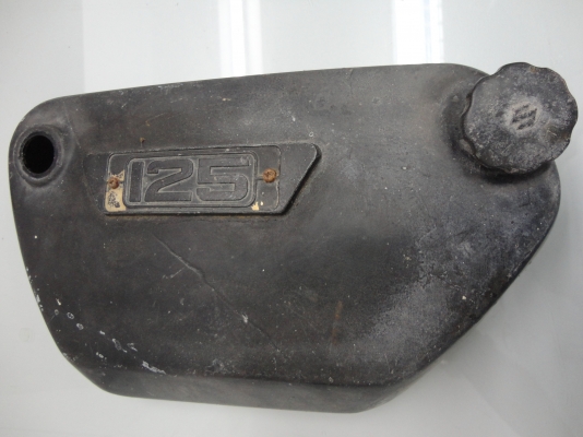 ขอบคุณ พ.เสือ ขายฝาข้างกระเป๋า SUZUKI K-125 แท้เก่าเก็บโทร.081-005-8785