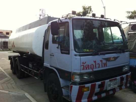 รถสิบล้อ บรรทุกน้ำมัน