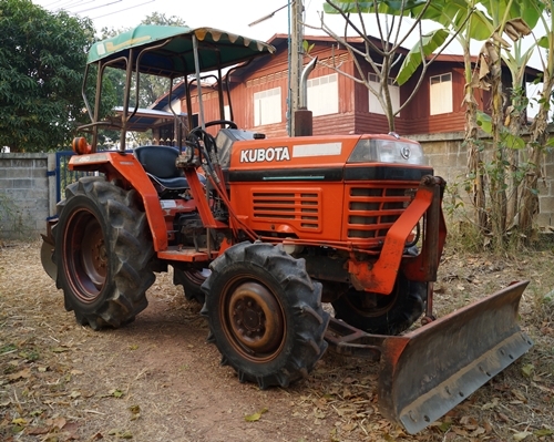 ขายรถไถ KUBOTA L2605 ระบบ 4 WD พร้อมใช้ทุกระบบ