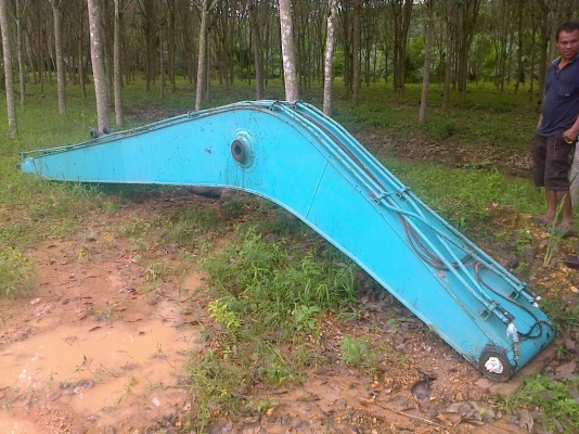 ขาย...บูมยาว+ชุดบุ้งกี้+กระบอกบุ้งกี้ แมคโฮ200เป็นบูมนอกใชัในไทยแล้ว ไส่กันได้หลายรุ๋น