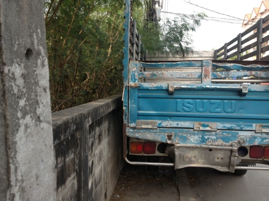 ขาย รถบรรทุก 6 ล้อกลาง ISUZU 100HP ยาว 4.2 เมตร