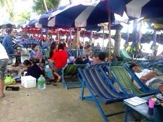 ต้องการเซ้งขายล็อคเตียงผ้าใบชายหาดบางแสนชลบุรีด่วน