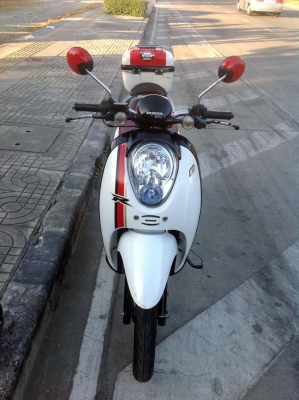 ขออนุญาติขาย HONDA Scoopy-i  110 cc.มือเดียว สีขาวแดง หัวฉีด