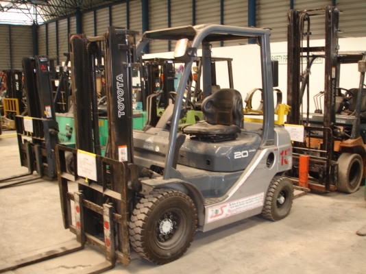 ฟอร์คลิฟต์ TOYOTA รุ่น 8 Model 02-8FGL20 สภาพสวย ราคาไม่แพงครับ