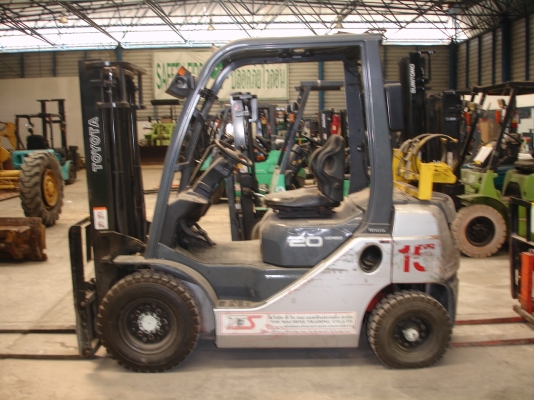 ฟอร์คลิฟต์ TOYOTA รุ่น 8 Model 02-8FGL20 สภาพสวย ราคาไม่แพงครับ