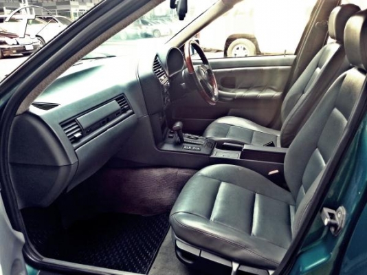 ฟรีดาวน์ BMW 318 iA (4Dr) ปี 1995 โฉมนกแก้ว ติดแก๊ส LPG หัวฉีดถังโดนัท สภาพสวย พร้อมใช้งาน