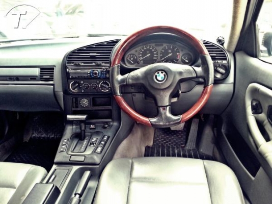 ฟรีดาวน์ BMW 318 iA (4Dr) ปี 1995 โฉมนกแก้ว ติดแก๊ส LPG หัวฉีดถังโดนัท สภาพสวย พร้อมใช้งาน