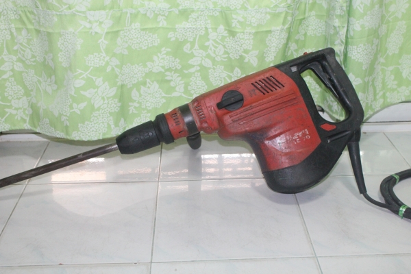 สกัดคอนกรีตคุณภาพสูง ยี่ห้อ ฮิลติ รุ่นTE70 สภาพพร้อมใช้งานครับ