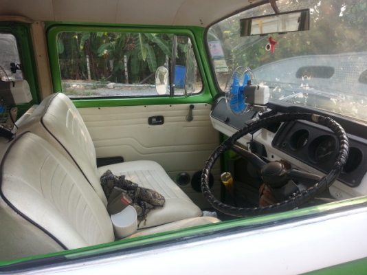 รถตู้โฟล์คแตงโม สีเขียว-ขาว