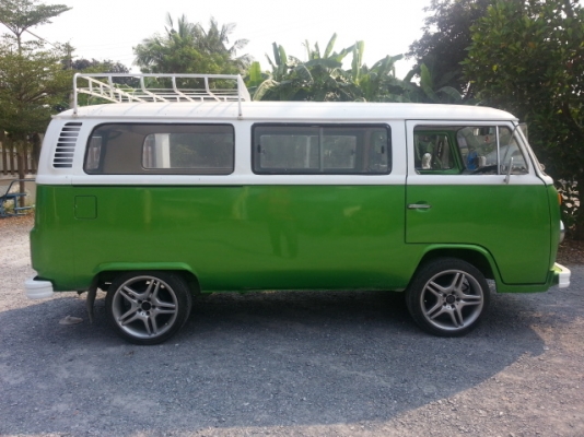 รถตู้โฟล์คแตงโม สีเขียว-ขาว