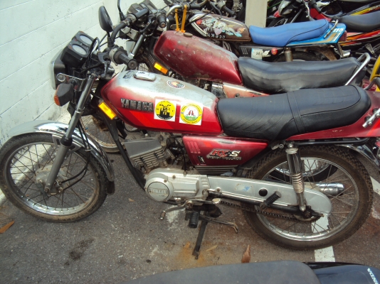 ขายยามาฮ่า รุ่น r x s 115 มีทะเบียน มีชุดโอน ภาษีเต็ม 56 เดิม สวยสนใจติดต่อสรกฤช 081-8478107