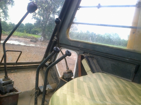 KOBELCO K035 SK-100 รถบอดี้สวยสภาพดีมากๆเครื่องเดิมปั๊มพ์เดิมไม่มีโหลดเลยทำงานเร็ว ภายในเก๋งแอร์เย็น บูมอาร์มไม่มีปะ เอวแน่นดี ช่วงล่างดีมากพร้อมทำงานได้เลยครับ เอกสารสัญญาซื้อขาย ราคาต่อรองได้ครับ