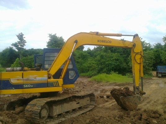 KOBELCO K035 SK-100 รถบอดี้สวยสภาพดีมากๆเครื่องเดิมปั๊มพ์เดิมไม่มีโหลดเลยทำงานเร็ว ภายในเก๋งแอร์เย็น บูมอาร์มไม่มีปะ เอวแน่นดี ช่วงล่างดีมากพร้อมทำงานได้เลยครับ เอกสารสัญญาซื้อขาย ราคาต่อรองได้ครับ