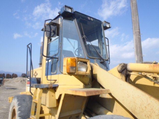 รถตักสภาพสวย KOMATSU WA200-1 Serial 30378 สต็อคใหม่จากญี่ปุ่น ถึงไทยเร็ว ๆ นี้ครับ ขายไม่แพงครับ