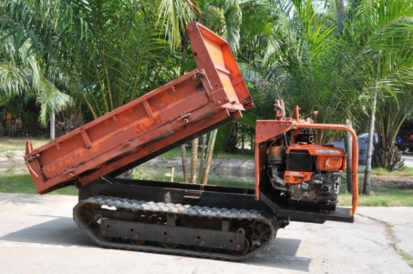 ขายรถบรรทุกตีนตะขาบนั่งขับ ยี่ห้อ KUBOTA เครื่องยนต์ดีเซล ดัมพ์ไฮดรอลิค