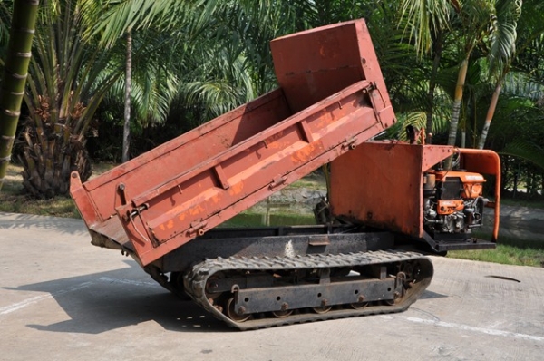 ขายรถบรรทุกตีนตะขาบนั่งขับ ยี่ห้อ KUBOTA เครื่องยนต์ดีเซล ดัมพ์ไฮดรอลิค