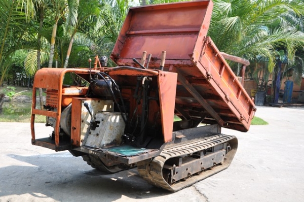 ขายรถบรรทุกตีนตะขาบนั่งขับ ยี่ห้อ KUBOTA เครื่องยนต์ดีเซล ดัมพ์ไฮดรอลิค