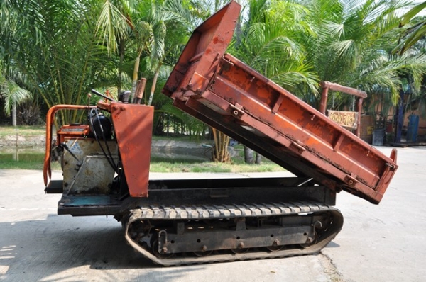 ขายรถบรรทุกตีนตะขาบนั่งขับ ยี่ห้อ KUBOTA เครื่องยนต์ดีเซล ดัมพ์ไฮดรอลิค