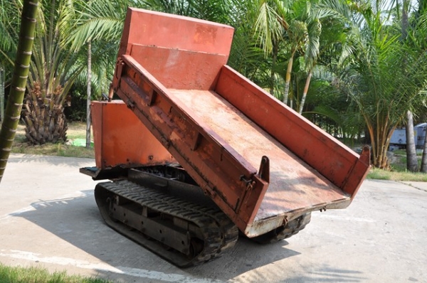 ขายรถบรรทุกตีนตะขาบนั่งขับ ยี่ห้อ KUBOTA เครื่องยนต์ดีเซล ดัมพ์ไฮดรอลิค