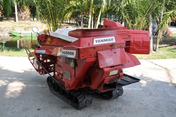 ขายรถเกี่ยวนวดข้าวนาดำ YANMAR TC550K