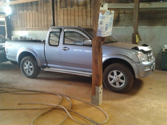 ISUZU D-MAX RODEO LS 3.0 MT 4WD ปี 2003 รถบ้านเดิมๆบางๆทั้งคัน ไม่เคยมีอุบัติเหตุ เครื่องดีไม่มีเยิ้ม ภายในสวยครบพร้อม ระบบขับเคลื่อนสี่ล้อใช้งานได้ดีไม่มีปัญหาเลย ช่วงล่างแน่น ยางสภาพดีพร้อมใช้งานได้เลย เอกสารทะเบียนภาษีครบพร้อมโอน ราคาต่อรองได้ครับ