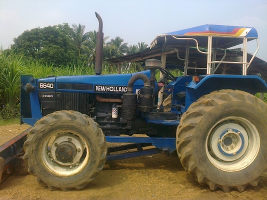 ขายรถไถFORD รุ่น6640สองเพลาคานหน้าคาลาโล่มีทะเบียนสนใจ0810076640