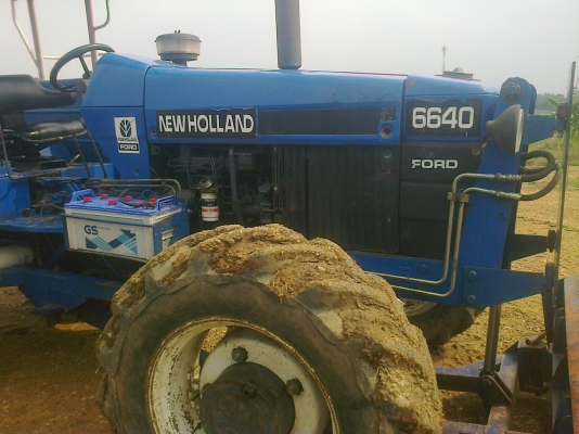 ขายรถไถFORD รุ่น6640สองเพลาคานหน้าคาลาโล่มีทะเบียนสนใจ0810076640