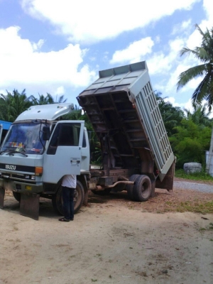 รถอีซูซุ 6 ล้อดั้ม FSR  เปลื่ยนเครื่อง 165 แรงม้า.  สนใจติดต่อ 081 - 6079515