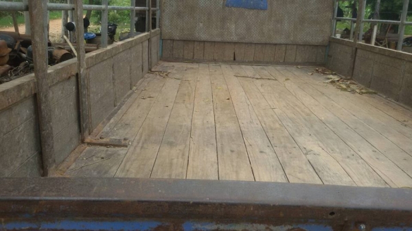 ขายISUZU NPR100แรง เครื่องดี 4BC2 แคชซีสวย ยางดี เกียร์สั้น สภาพพร้อมใช้งาน เอกสารพร้อมโอน สนใจโทร 090-8588220คุณนะ ID:narong498 หรือ www.truck.in.th/498