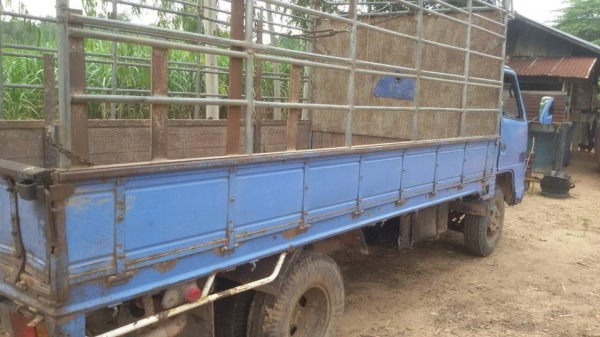 ขายISUZU NPR100แรง เครื่องดี 4BC2 แคชซีสวย ยางดี เกียร์สั้น สภาพพร้อมใช้งาน เอกสารพร้อมโอน สนใจโทร 090-8588220คุณนะ ID:narong498 หรือ www.truck.in.th/498