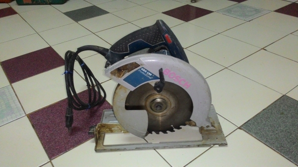 ขายเลื่อยวงเดือนขนาดใบ7นิ้วยี่ห้อBoschรุ่นGSK190พร้อมใช้งานครับ