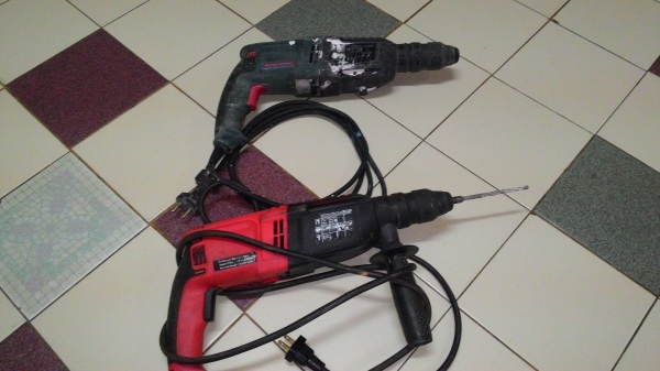 ขายสว่านโรตารี่3ระบบรุ่นใหญ่ถอดเปลี่ยนหัวได้2ตัวขาย2,500บาทครับ