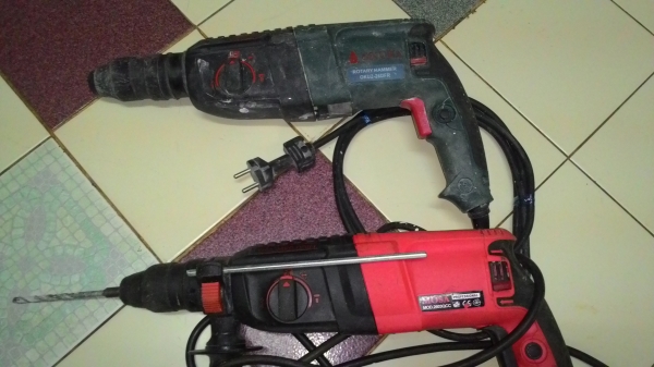 ขายสว่านโรตารี่3ระบบรุ่นใหญ่ถอดเปลี่ยนหัวได้2ตัวขาย2,500บาทครับ