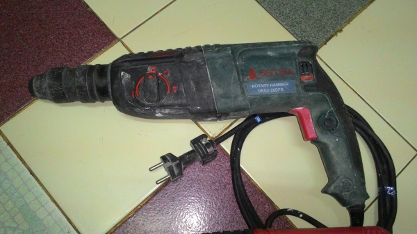 ขายสว่านโรตารี่3ระบบรุ่นใหญ่ถอดเปลี่ยนหัวได้2ตัวขาย2,500บาทครับ